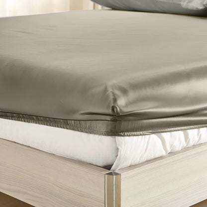 19 Momme Silk Deep Fitted Sheet - Corner Image OF The Fitted Sheet - Close Up - Silver