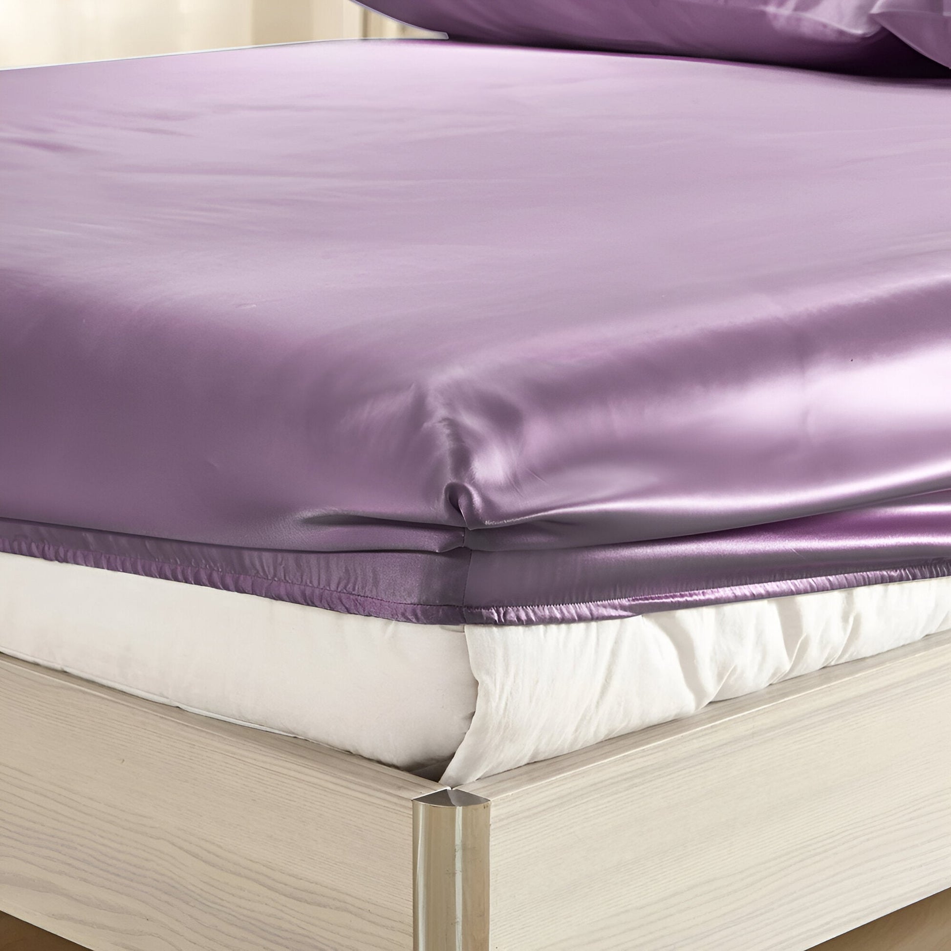 19 Momme Silk Deep Fitted Sheet - Corner Image Of The Fitted Sheet - Close Up - Main Product Image - Lavender