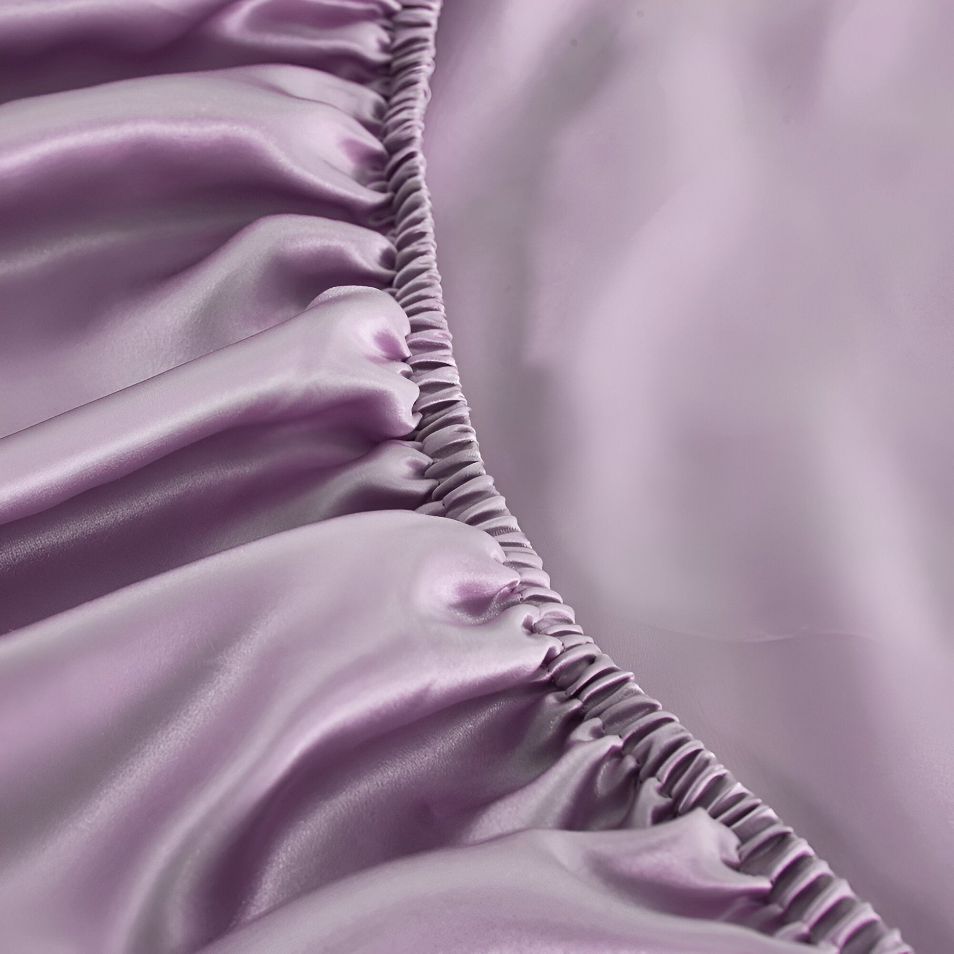 19 Momme Silk Deep Fitted Sheet - Close Up Of The Fitted Sheet - Lavender