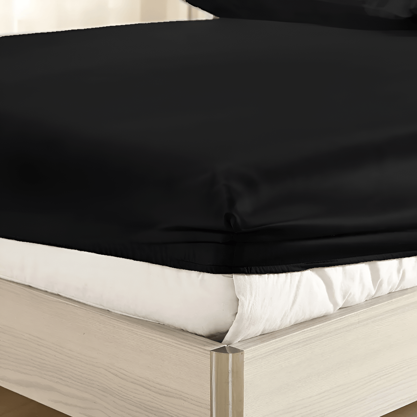 19 Momme Silk Fitted Sheet - Corner Image Of The Fitted Sheet - Close Up - Main Product Image - Black