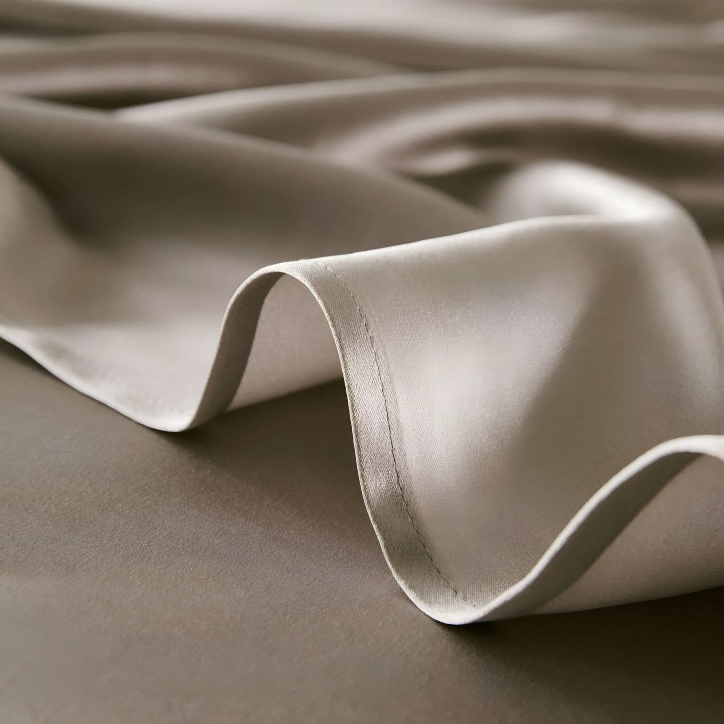 19 Momme Silk Flat Sheet - Close Up - Silver Gray