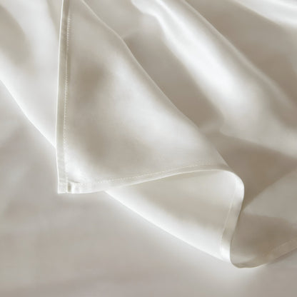 19 Momme Silk Flat Sheet Set (Set of 3) - 19 Momme Silk Flat Sheet - Close Up - Ivory