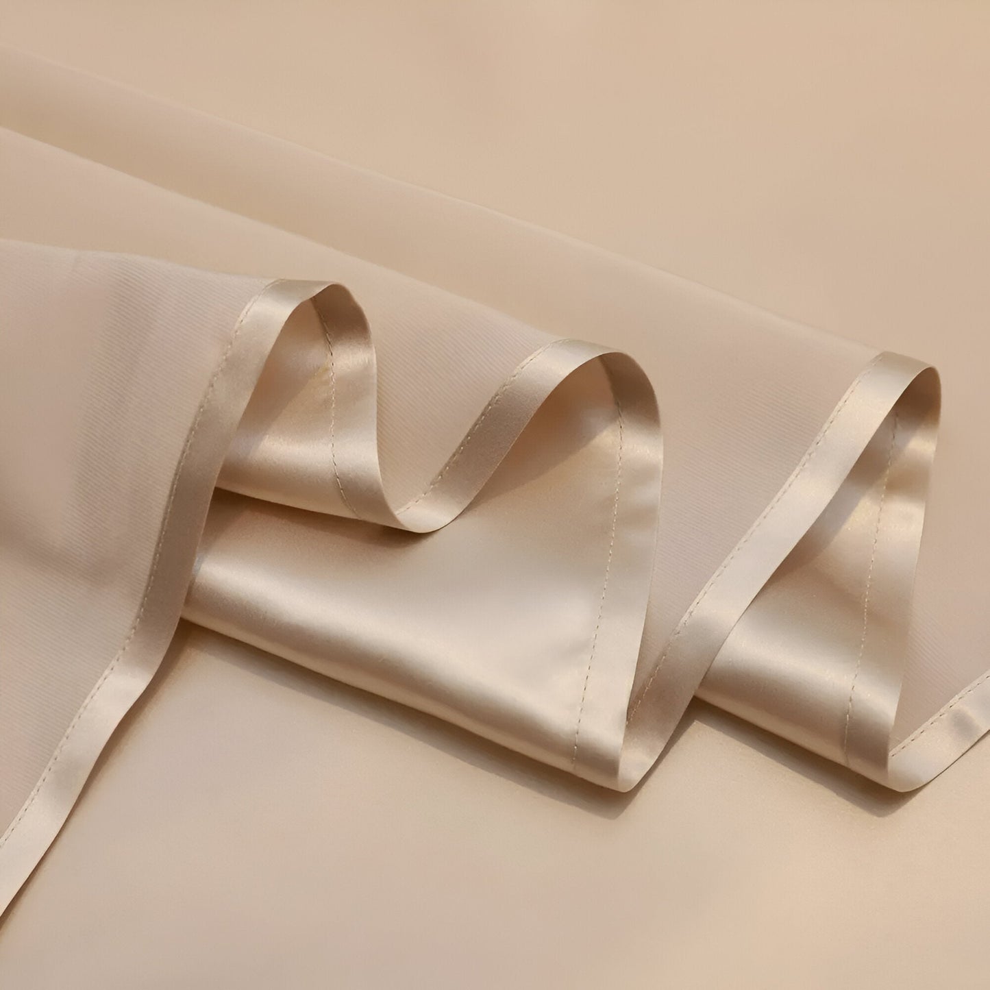 22 Momme Silk Flat Sheet - Close Up - Champagne