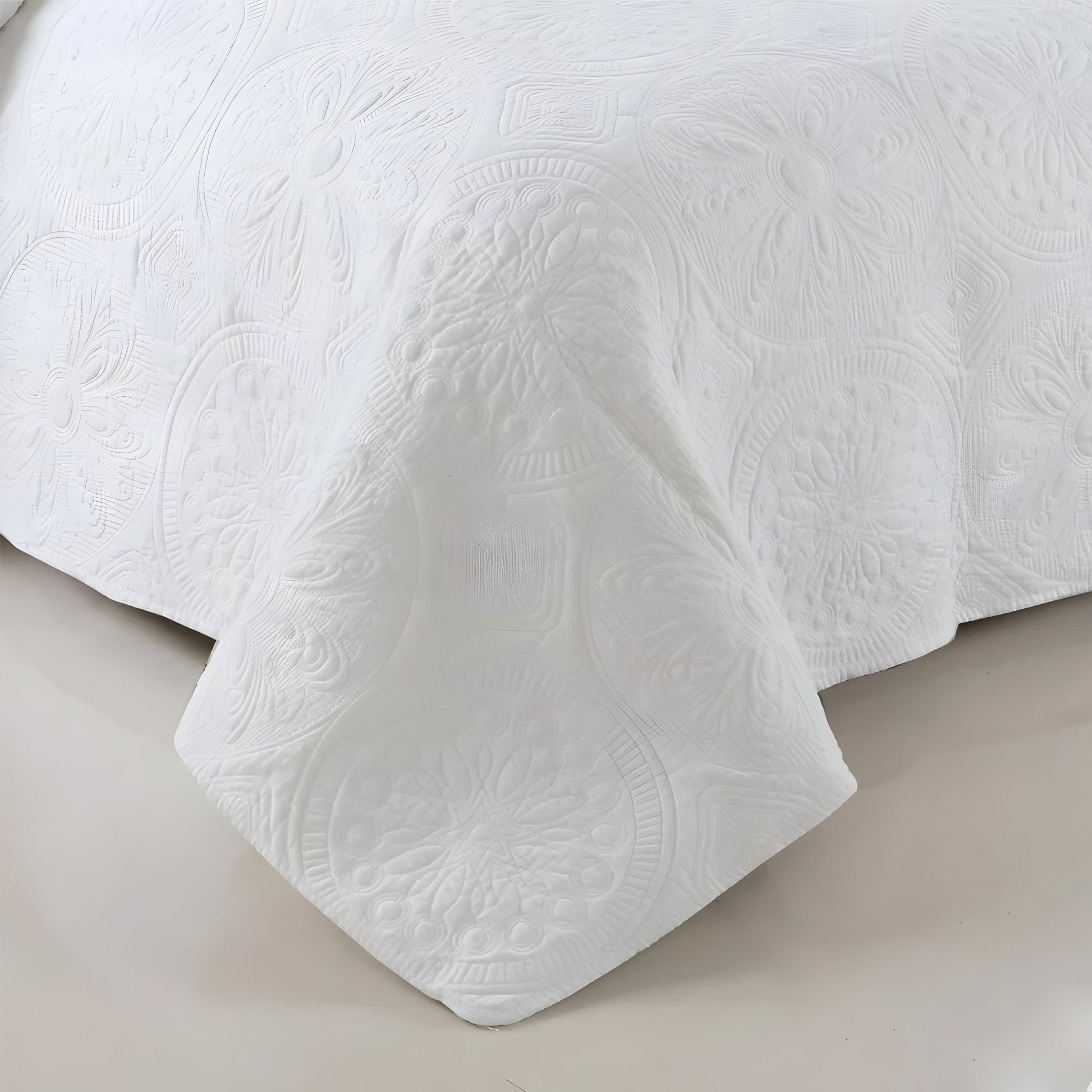 Ada Cotton Bedspread Set - Corner Image - Close Up - White