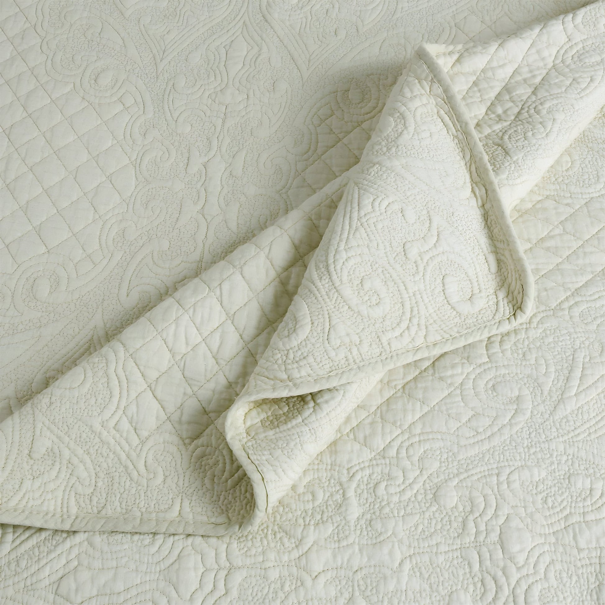 Alicia Cotton Bedspread Set - Close Up Of Detailing - Cream