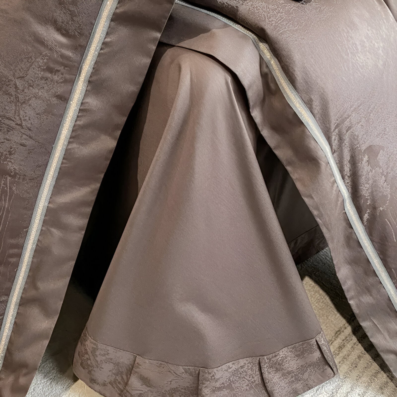 Claire Egyptian Cotton Bedding Set - Close Up On Sheets - Brown