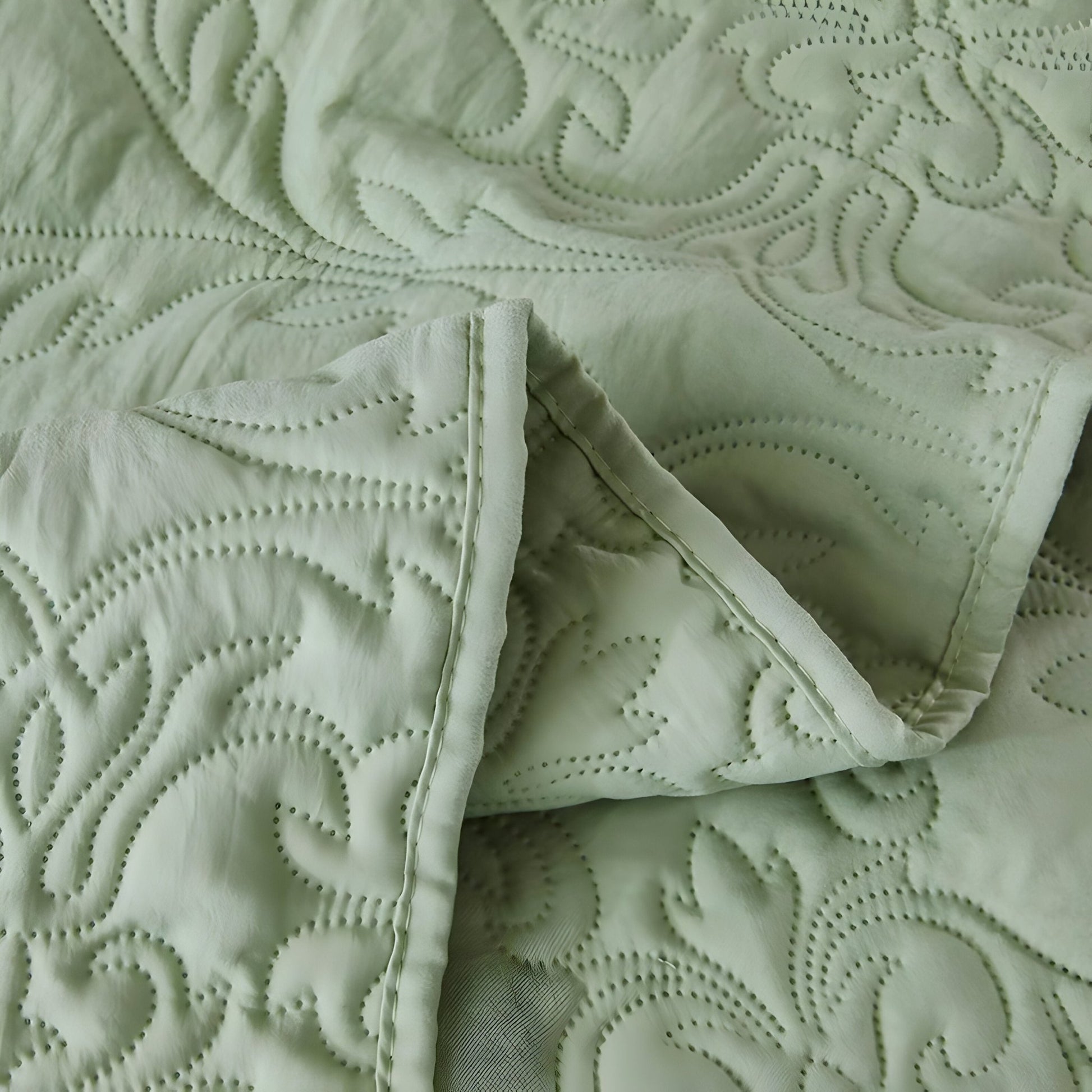 Daisy Microfiber Bedspread - Close Up - Light Green