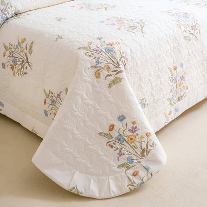 Holly Cotton Bedspread - Corner Image - Close Up - Multicolor