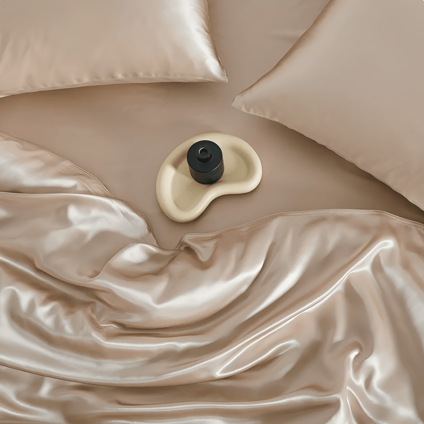 Omorose Mulberry Silk Bedding Set - Close Up Of Duvet Cover - Cream