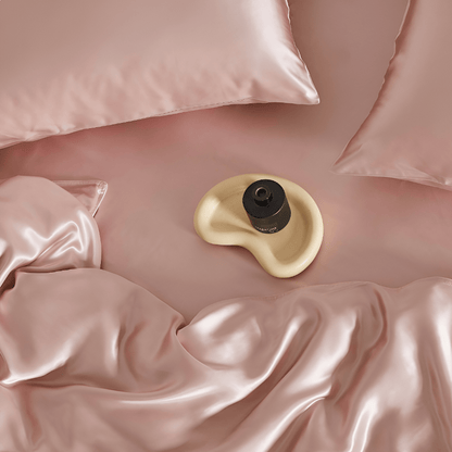 Omorose Mulberry Silk Bedding Set - Close Up Of Duvet Cover - Peach