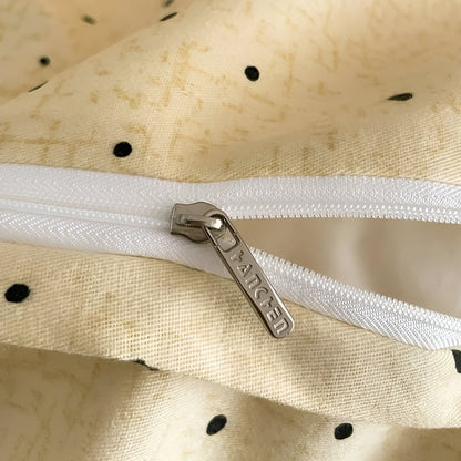 Oona Brushed Cotton Bedding Set - Close Up Of Zipper Closure