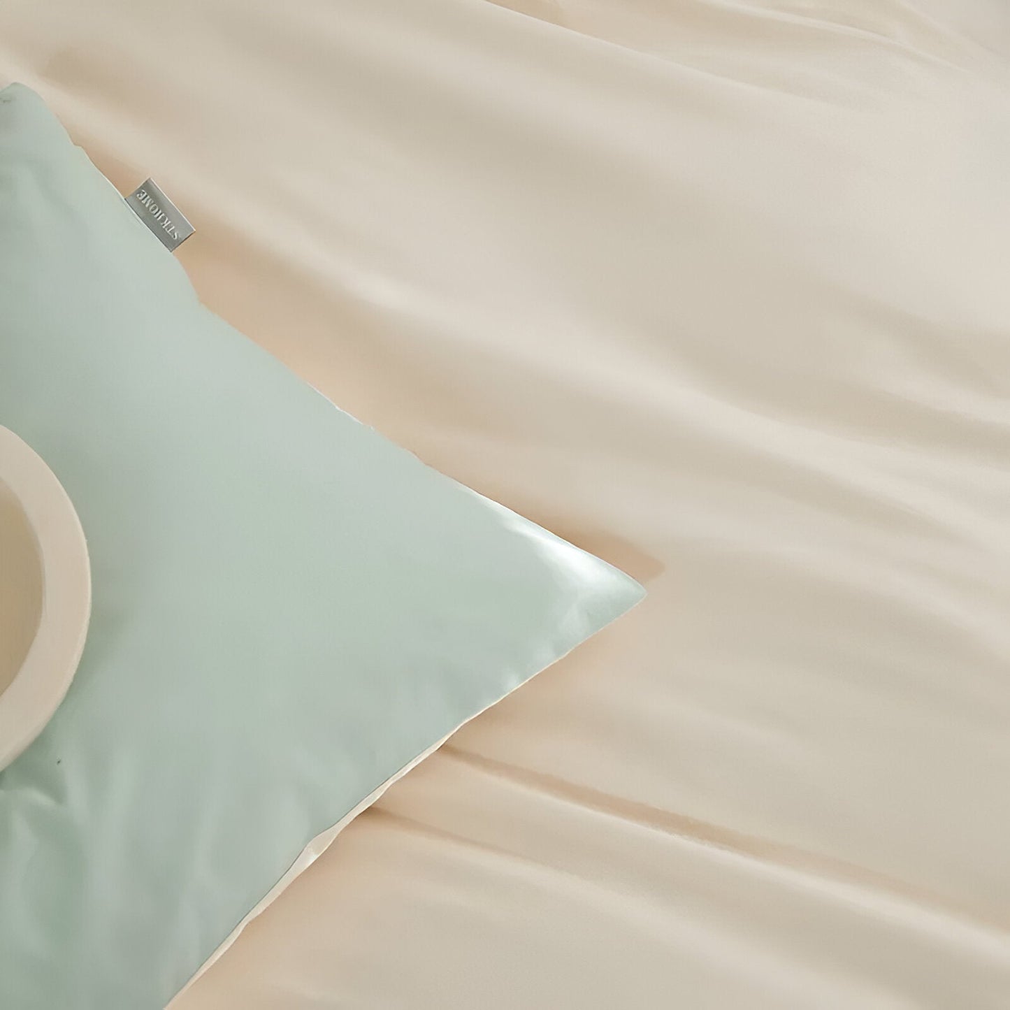 Pilvi Brushed Cotton Bedding Set - Close Up Of Pillowcase - White