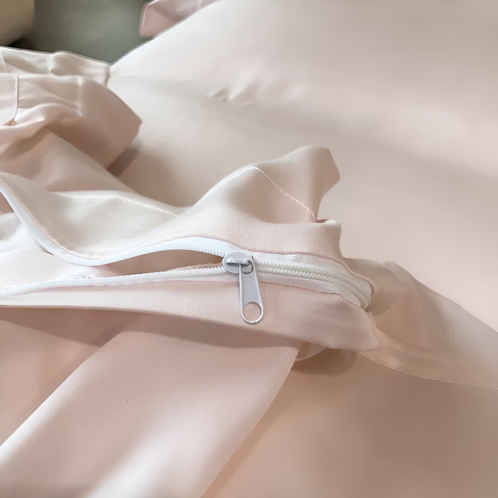 Ruby Eucalyptus Bedding Set - Close Up Of Zipper Closure - Pale Pink