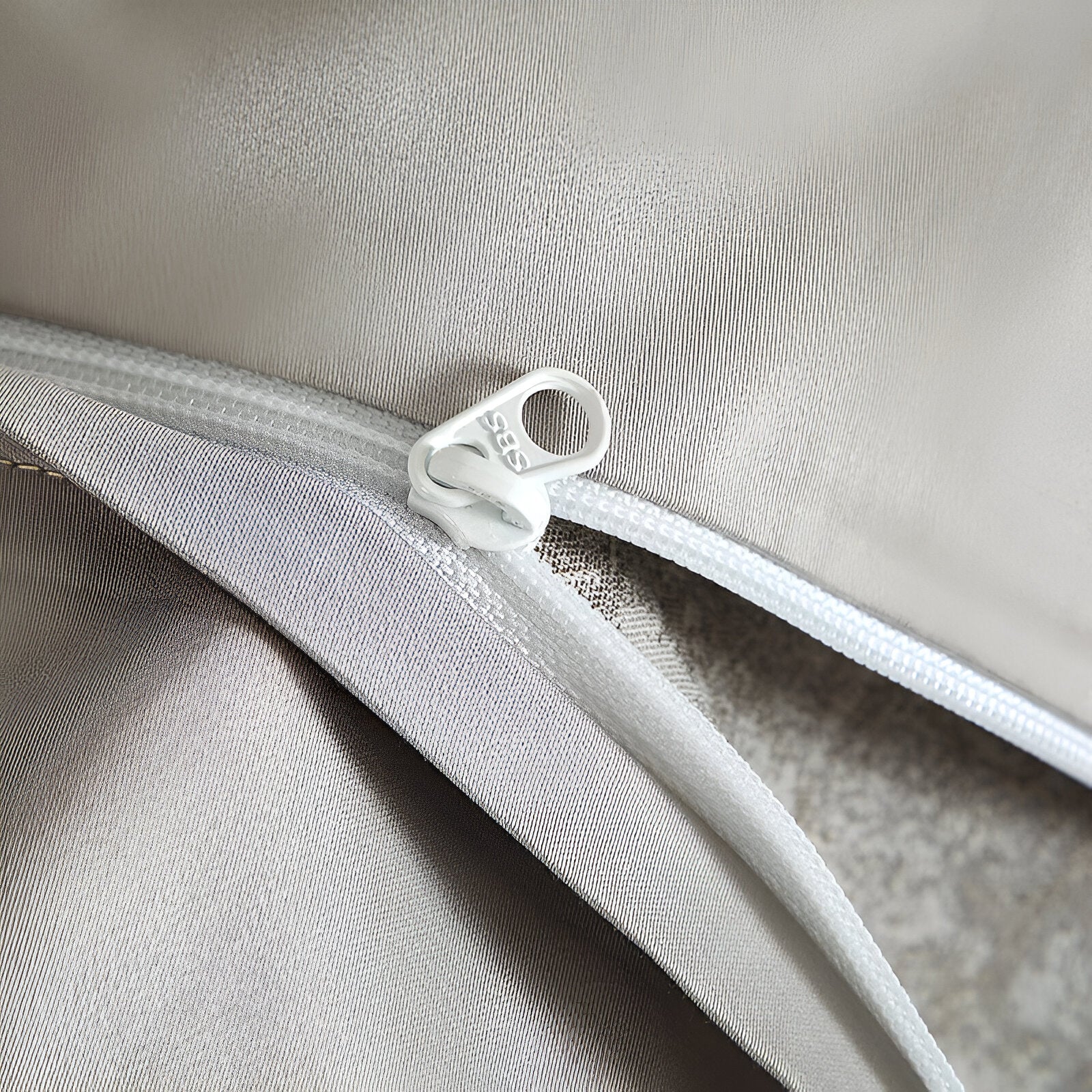 Scarlett Egyptian Cotton Bedding Set - Close Up Of Zipper Closure