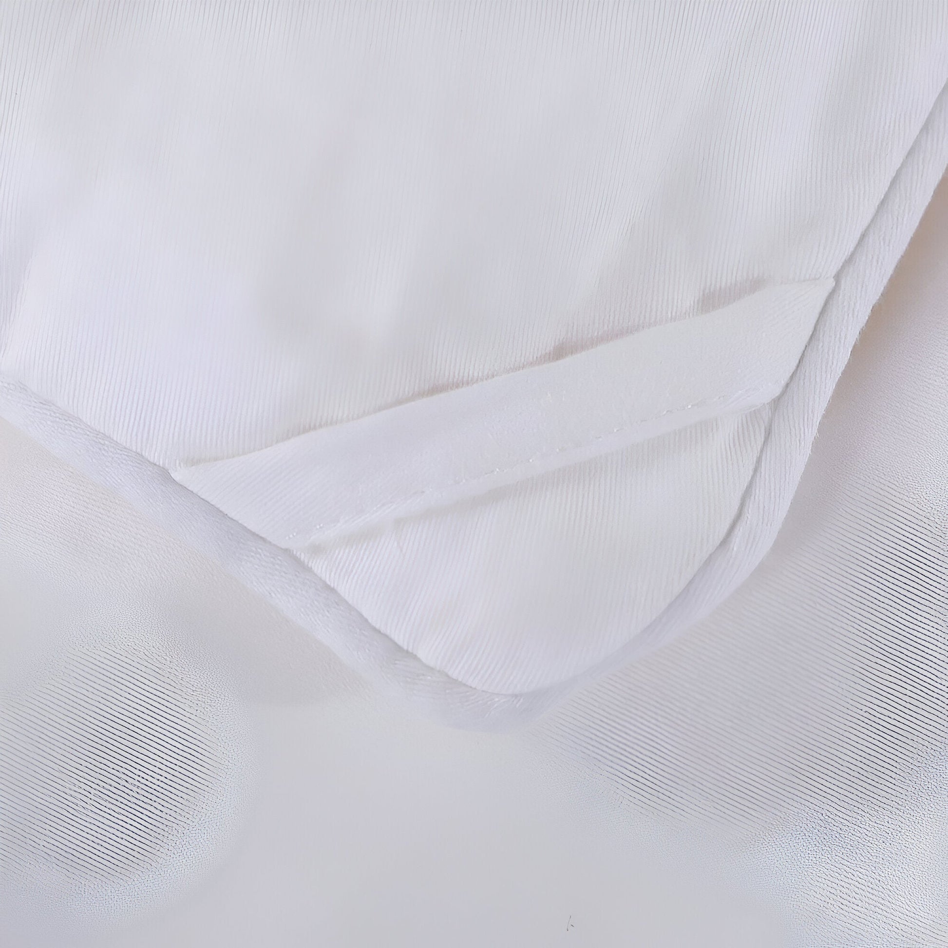 Summer Silk Duvet - Close Up Of Detailing - White