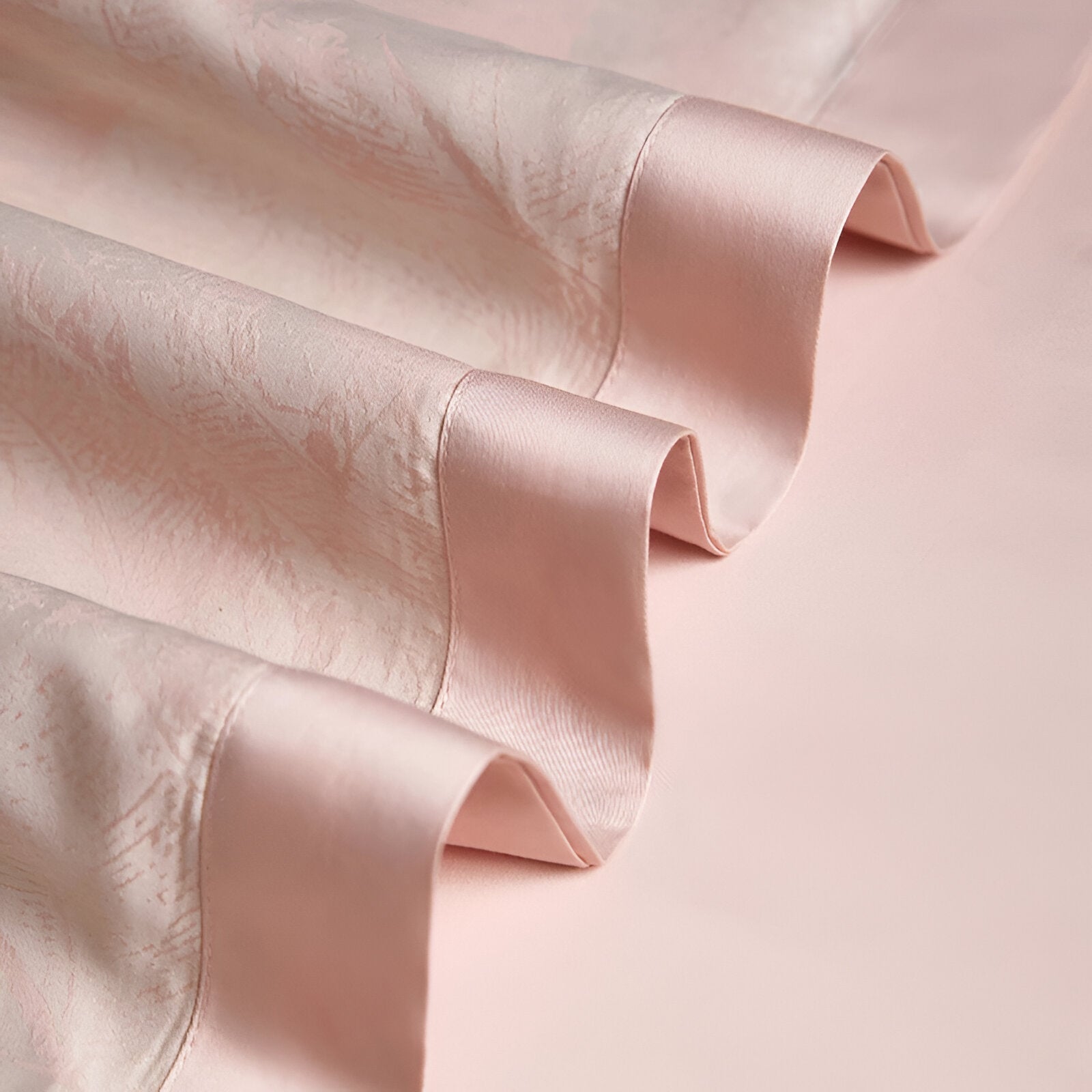 Violet Egyptian Cotton Bedding Set - Close Up Of Duvet Cover Detailing - Pink