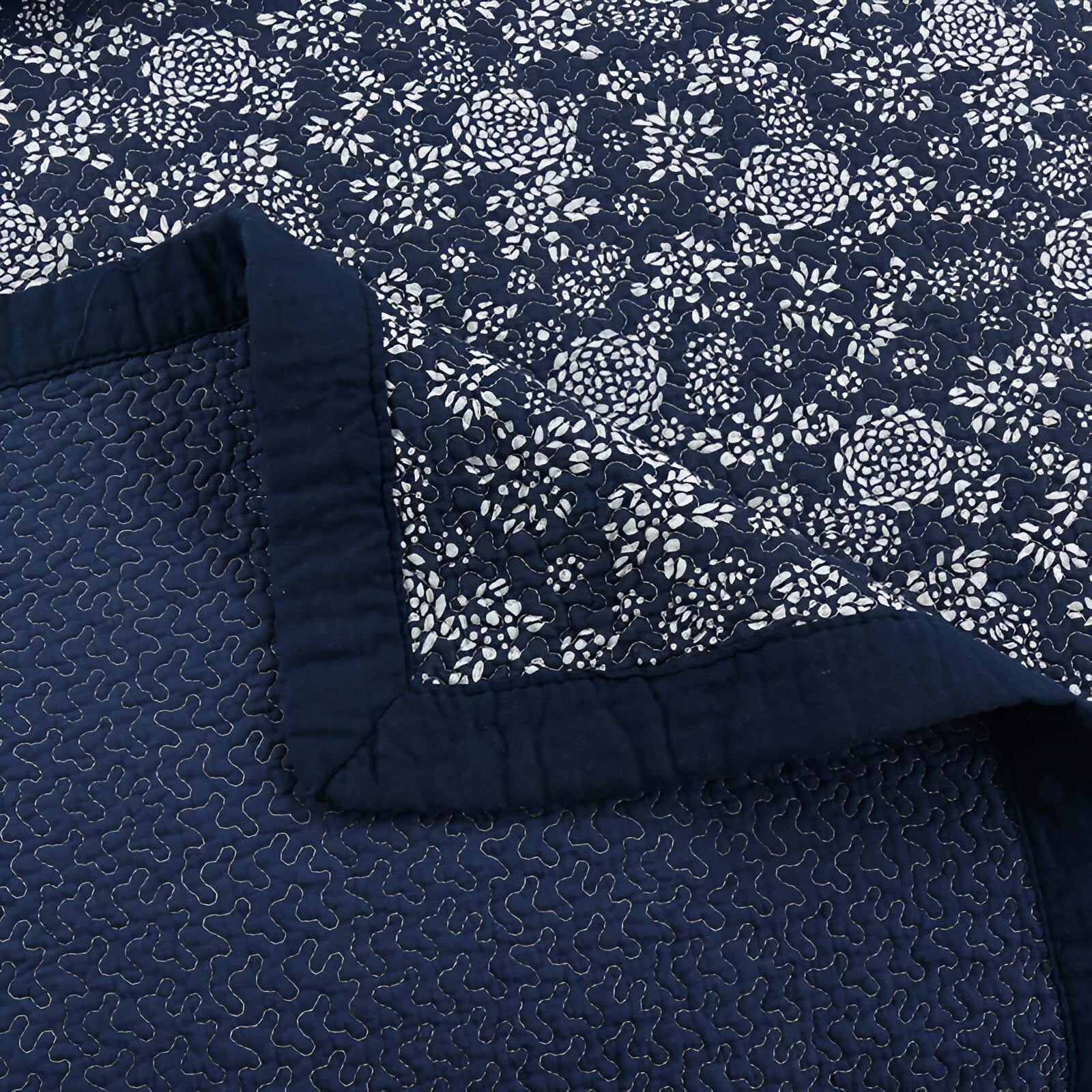 Willow Cotton Quilt Set - Close Up - Blue